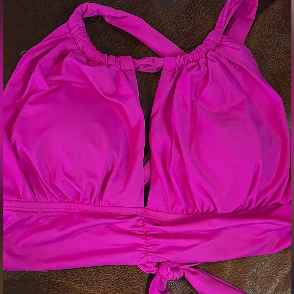 La Blanca bikini top in a vibrant pink color. Size 6